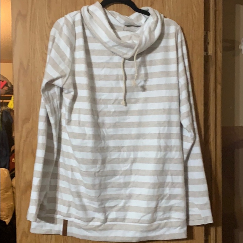 Crowl neck hoodie ampersand ave